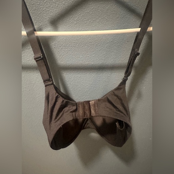 Gap Body Black Seamless T-Shirt Bra with Adjustable Straps - Picture 4 of 5